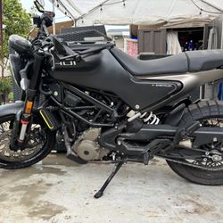 2022 Husqvarna Svartpilen 401