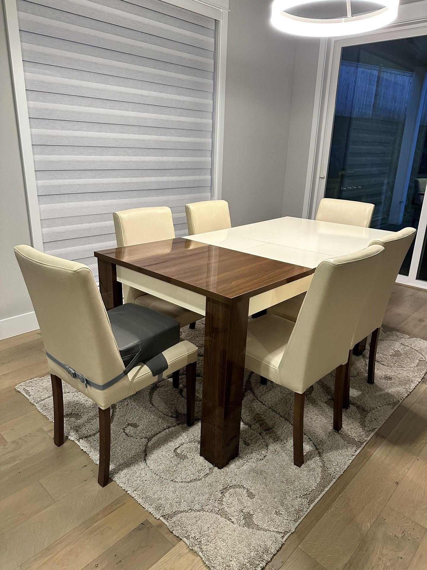 Dining Table and 5 chairs(Extendable table)