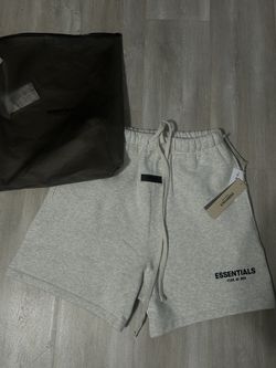 Essentials Shorts Light oat