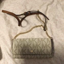 Michael Kors Waller Purse