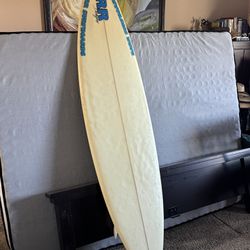 Surfboard 6’-10”
