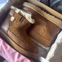 UGG RETROCHIC STRAP