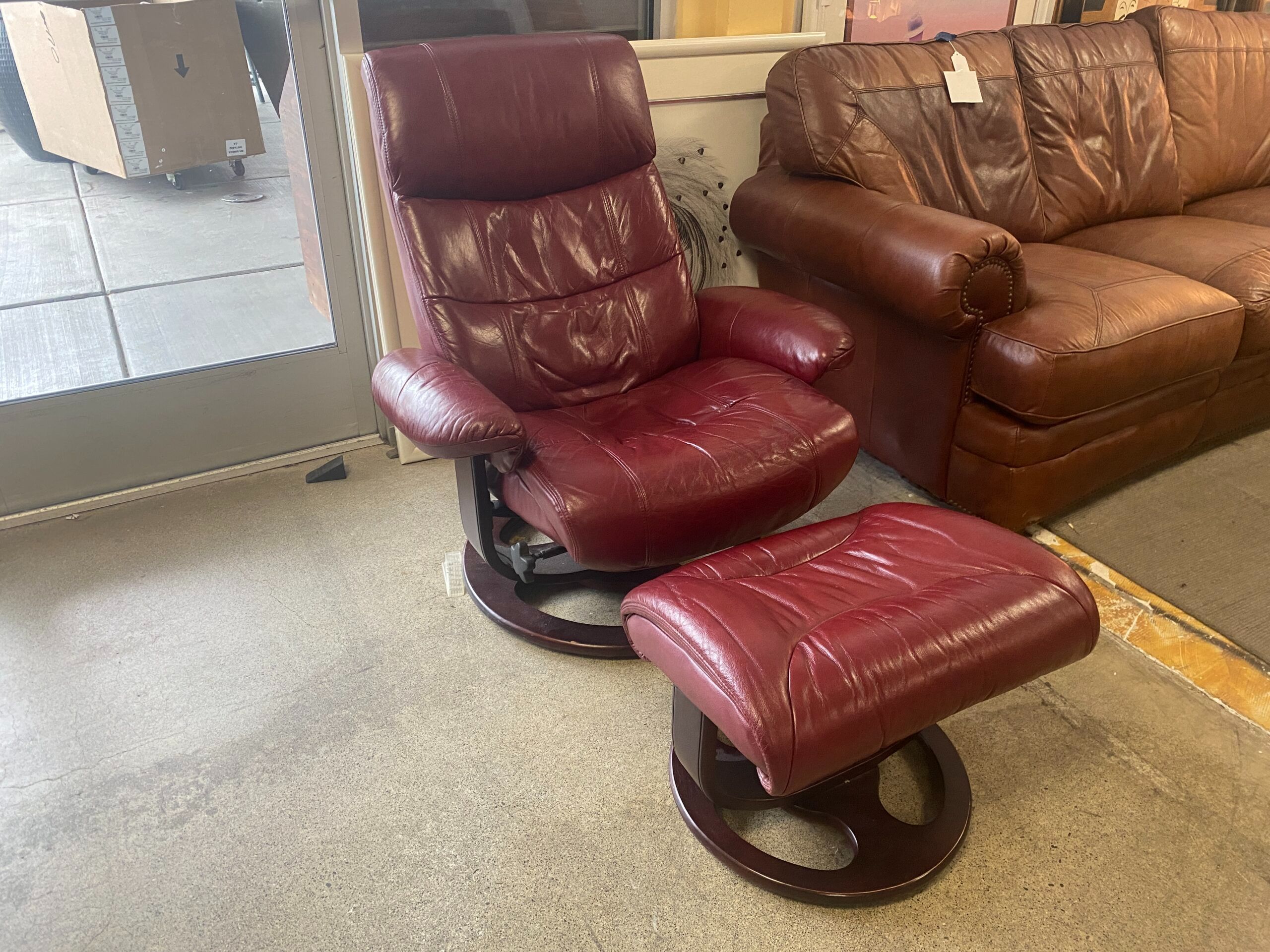 LANE FURNITURE Burgundy Stressless Chair w/ Ottoman