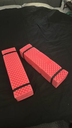 (2) backpacking foldable beds/mats