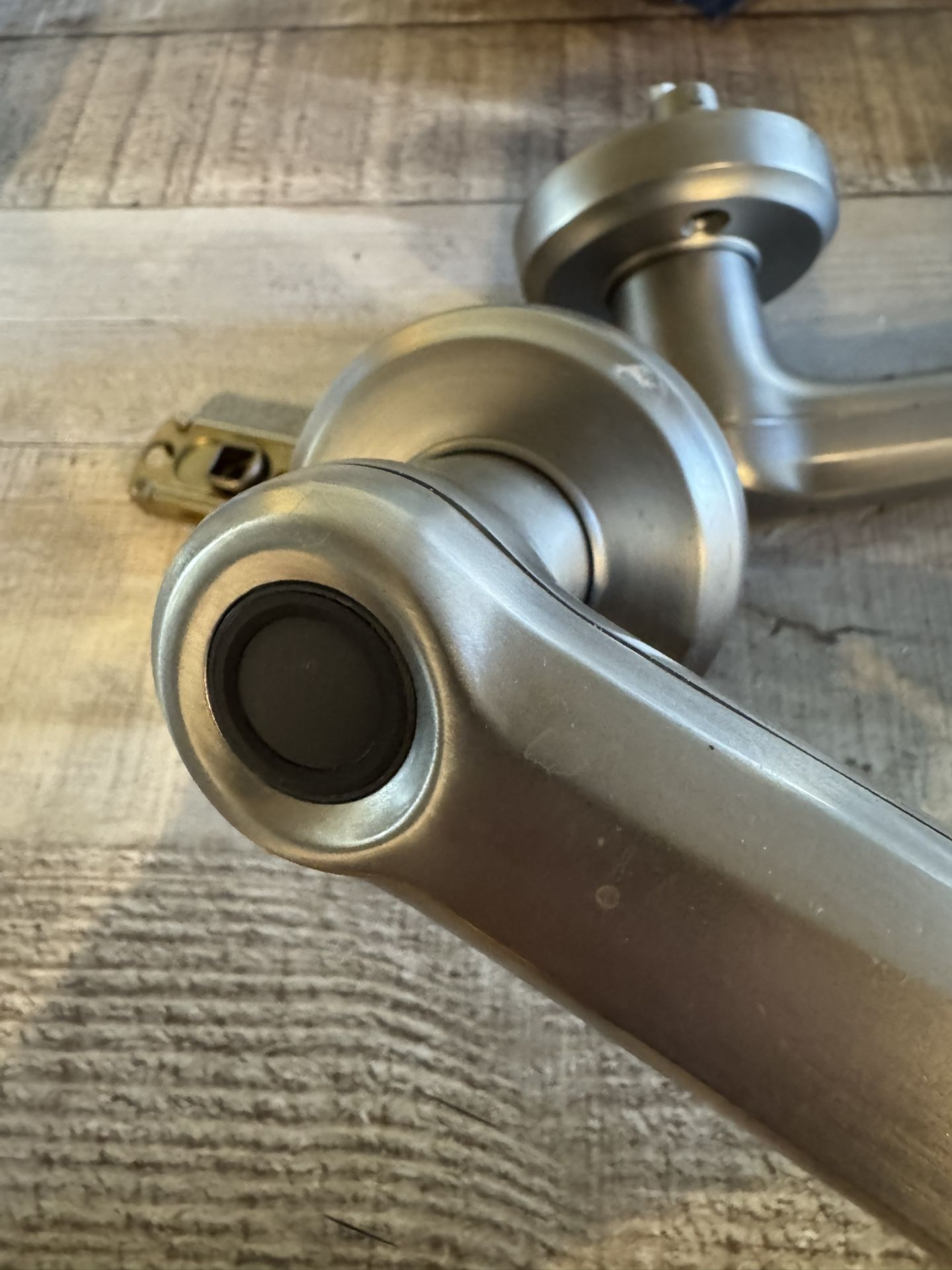 Fingerprint door knob