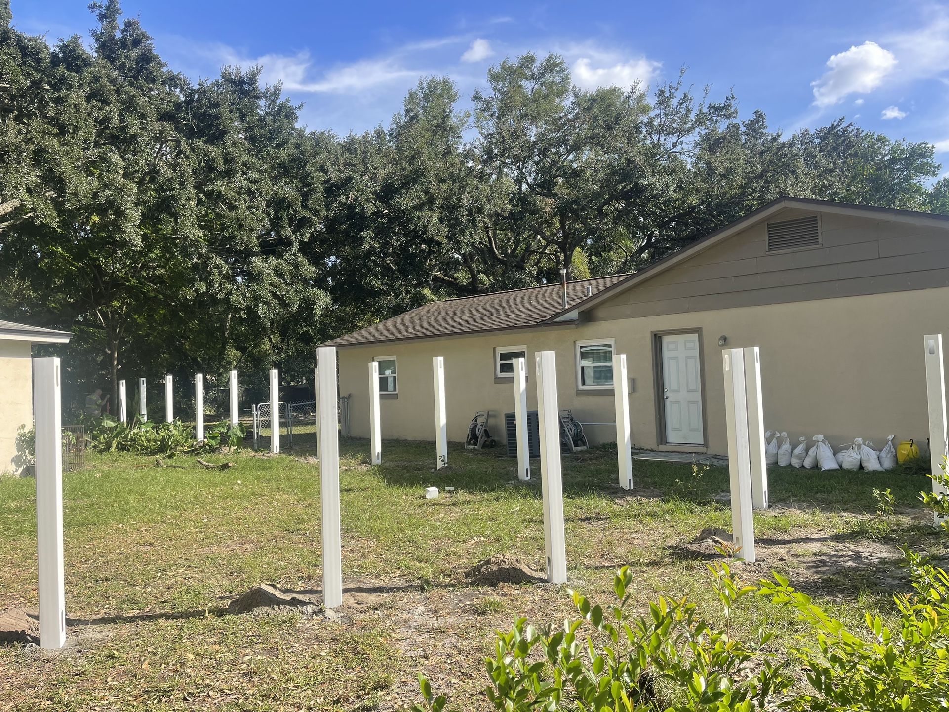 100 Ft +1 Gate White Vinyl Fence