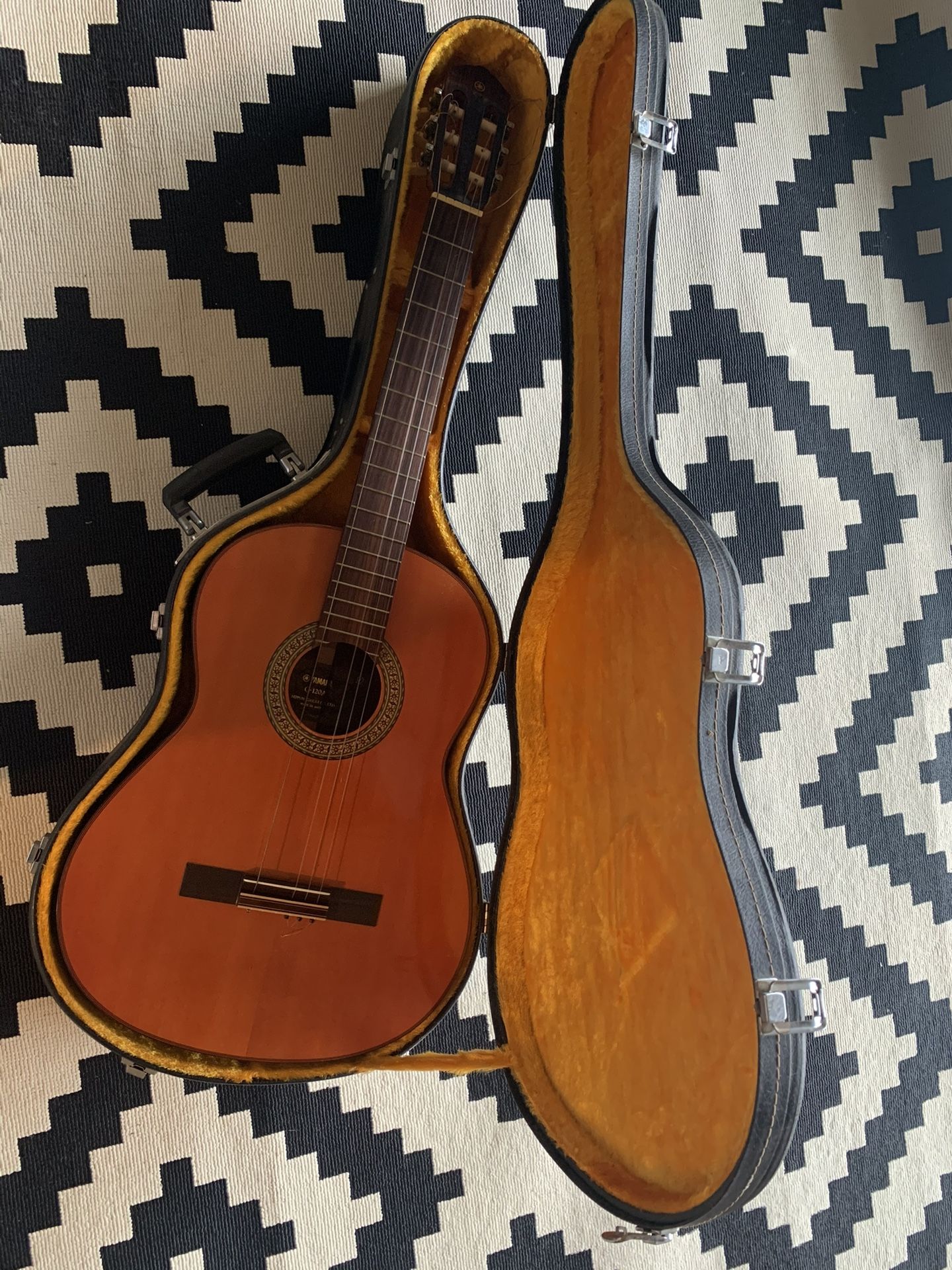 YAMAHA G-120A Guitar