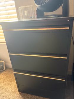 Dresser and and 2 stand drawer