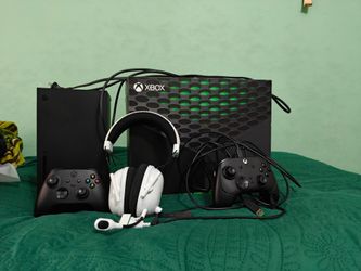 1TB Xbox Series X Bundle | Razer BlackShark V2 Pro + Wolverine Controller