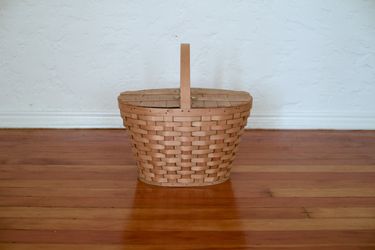Vintage Basketville Picnic Woven Basket Putney Vermont
18" X 14"