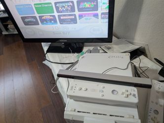 Wii console 2 controllers wireless All codes 5 loose games