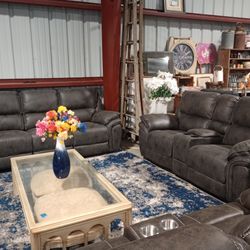 Living Room Sets / Sofas / Sectionals