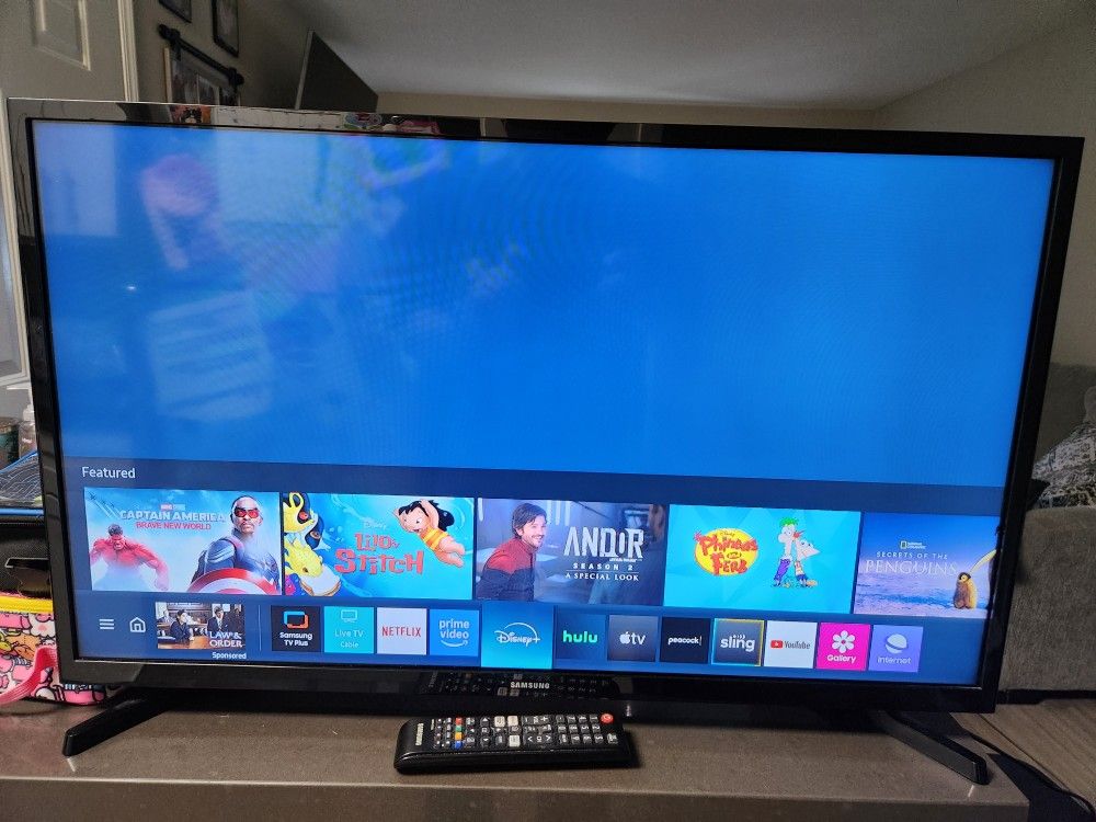 Samsung 32in Smart TV