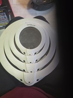 Food lids seal Tupperware