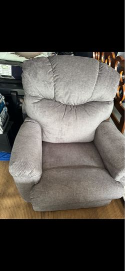 La-Z-Boy Power Lift Recliner / Sit-to-Stand Chair – Excellent Condition –