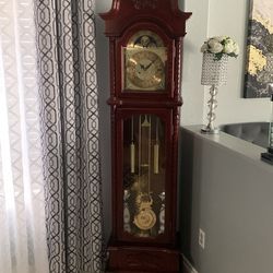 Grandfather clock very good condition antique 180$