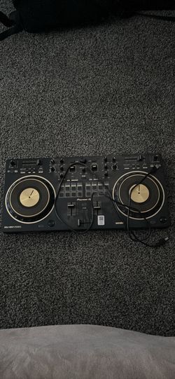 DDJ-REV1, pioneer Dj board, black