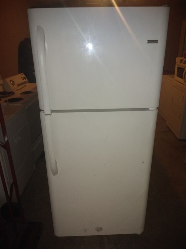 Kenmore Refrigerator (Apartment Size) for Sale in Hesperia, CA - OfferUp