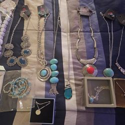 Necklace $ 2 Each & 13 Pieces 