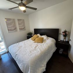 Living Spaces King Wood Platform Bed with Nighstands 