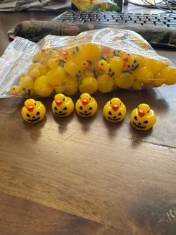 Halloween Pumpkin Plastic 100 Ducks