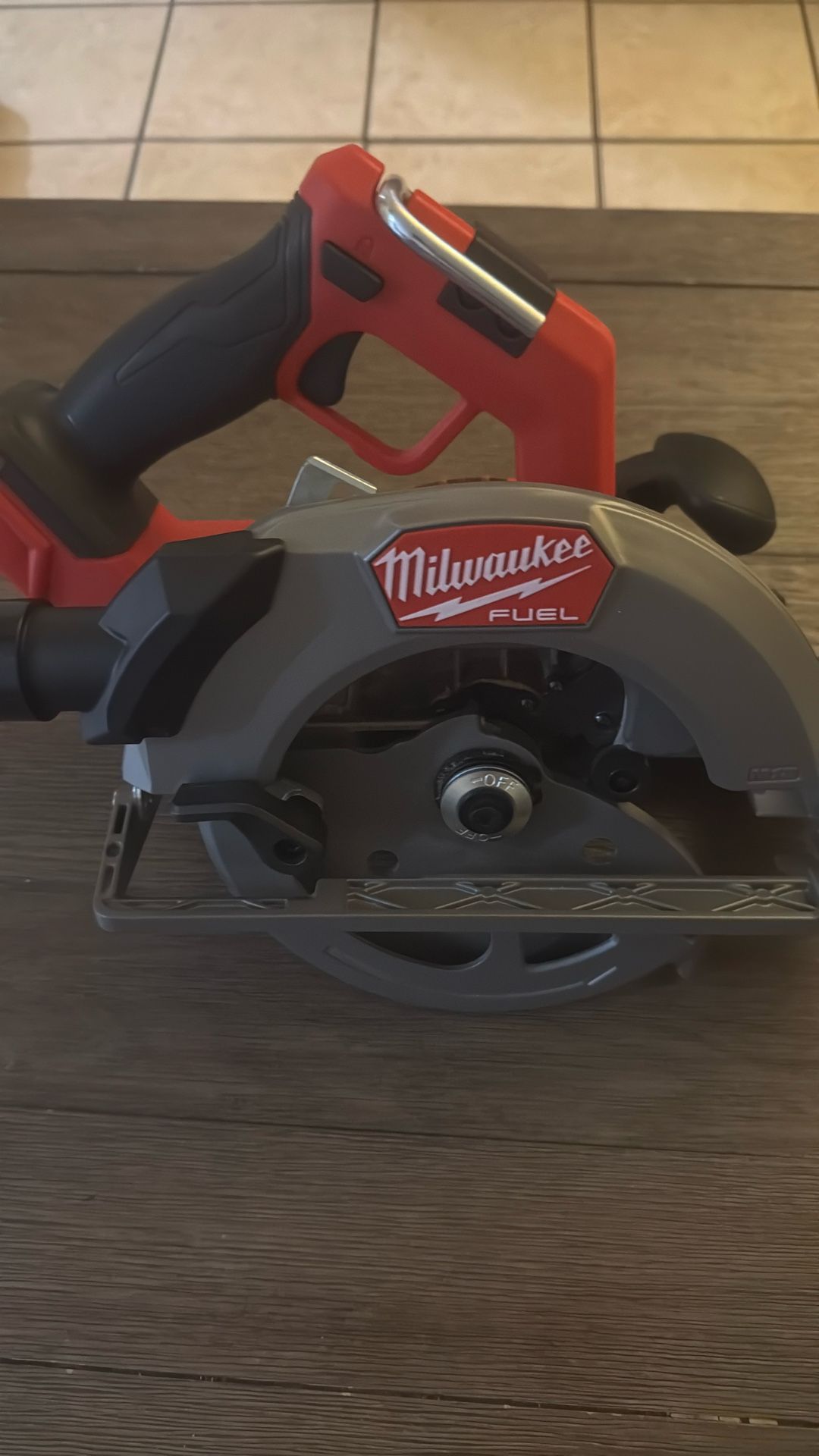 Milwaukee Fuel M18 FUEL 18V Lithium-Ion Brushless Cordless 7-1/4 in. Circular Saw (Tool-Only)