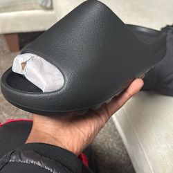 Yeezy Slides (new)  Women’s 