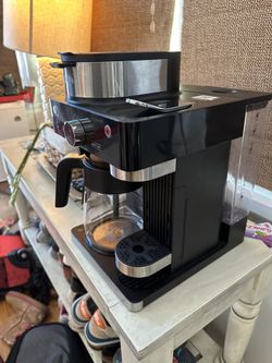 Shark Fancy Coffee Maker Pot And Singles