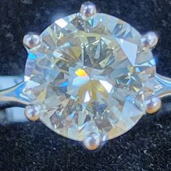 Beautiful 2.56 Carat Solitaire Diamond Ring