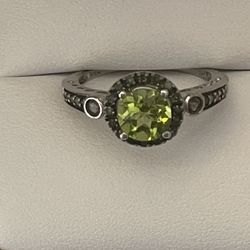 Sterling Silver ~7mm Peridot & Green Diamond Accent Ring Size 8.75