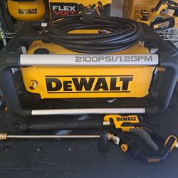 DEWALT

2100 PSI 1.2 GPM 13 Amp Cold Water Electric Pressure Washer with Internal Equipment Storage