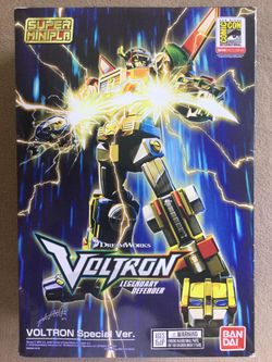 SDCC 2018 BluFin Voltron With Blazing Sword