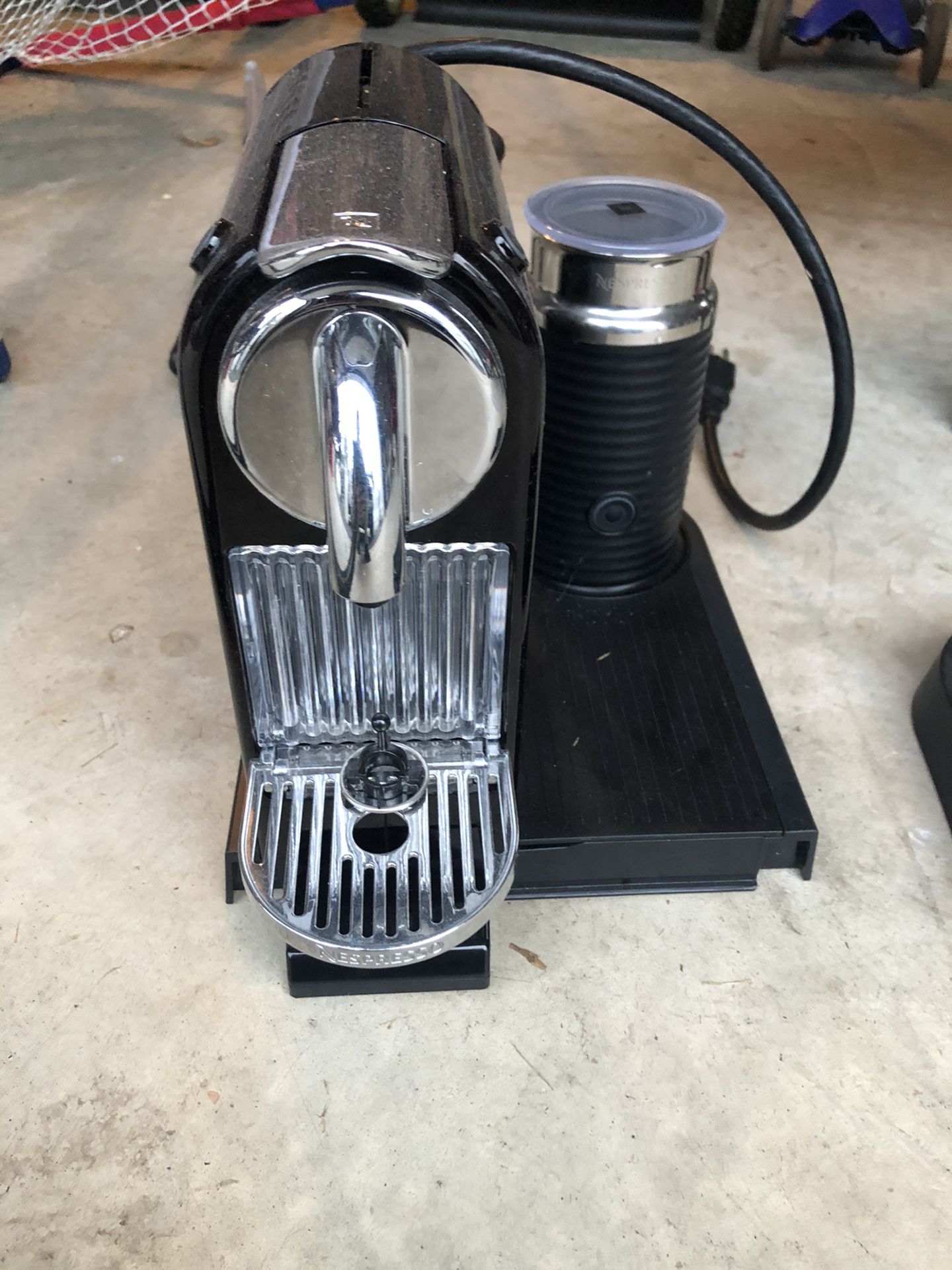Nespresso D121 with Milk Frother