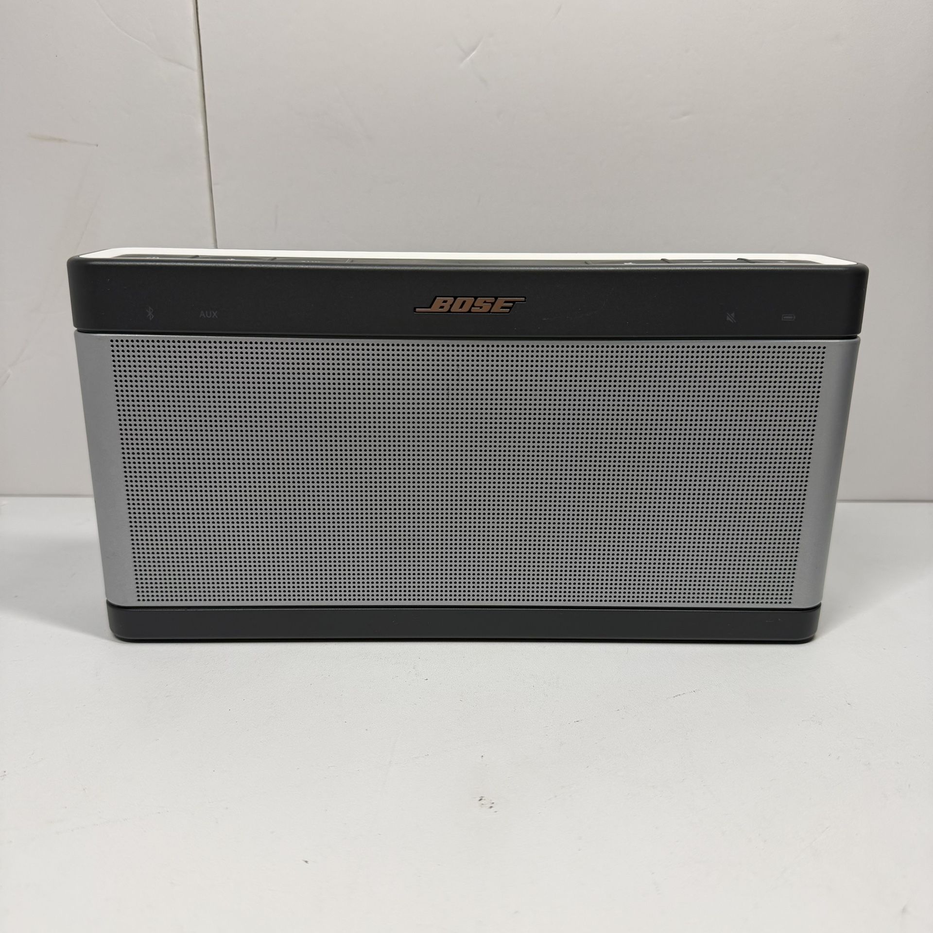Bose SoundLink III Bluetooth Speaker (Original Charger, Great Condition)