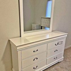 Dresser (no Mirror) 