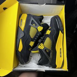 Jordan 4 Retro “Yellow Thunder”
