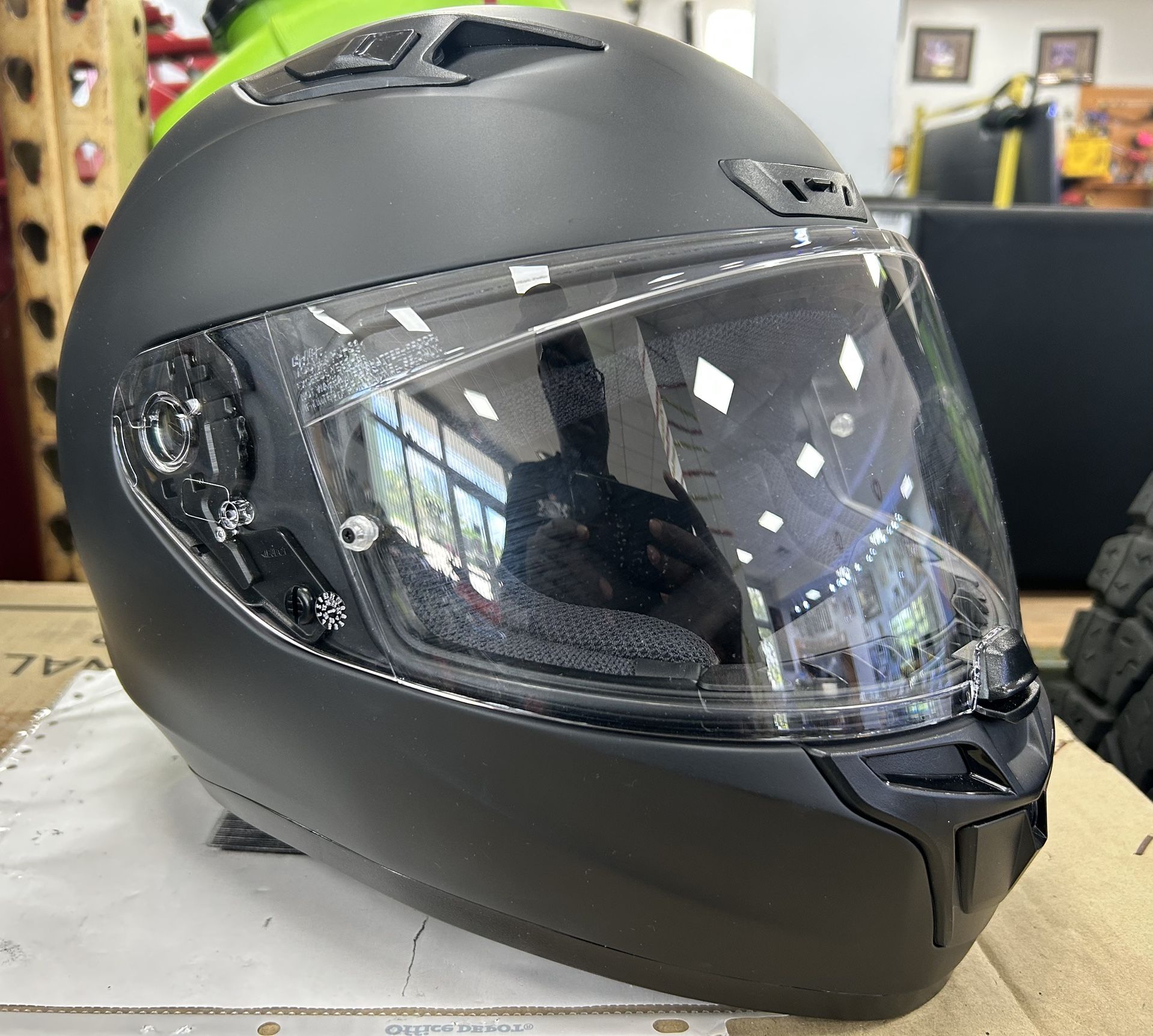 HJC Motorcycle Helmet I10 XL (Hablamos Espanol )