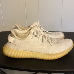 Yeezy Creme White 350 V2