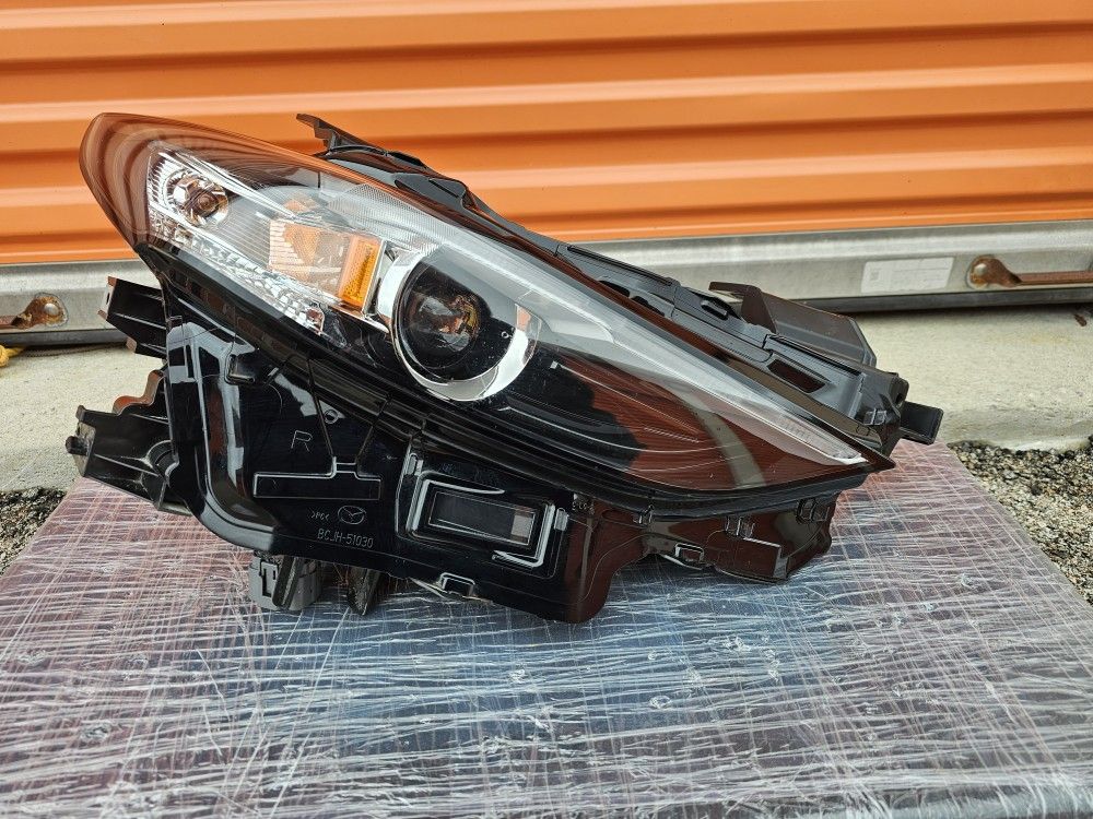 2020-2022 Mazda CX-30 Headlight