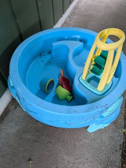 Toddler water table or sandbox