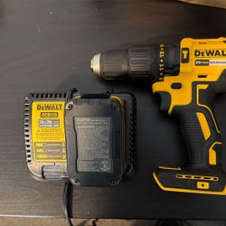 DeWALT 20vMAX BRUSHLESS CHARGER INCLUDED