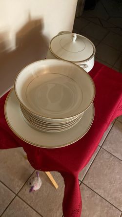 Mikasa Ivory China Trousdale Gold Trim