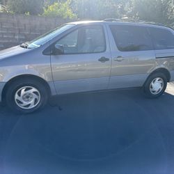 1998 Toyota Sienna 