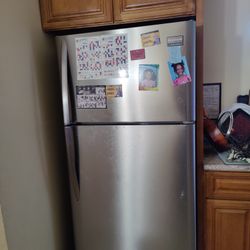 Refrigerator 