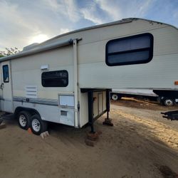 Fifth Wheel Travel Trailer