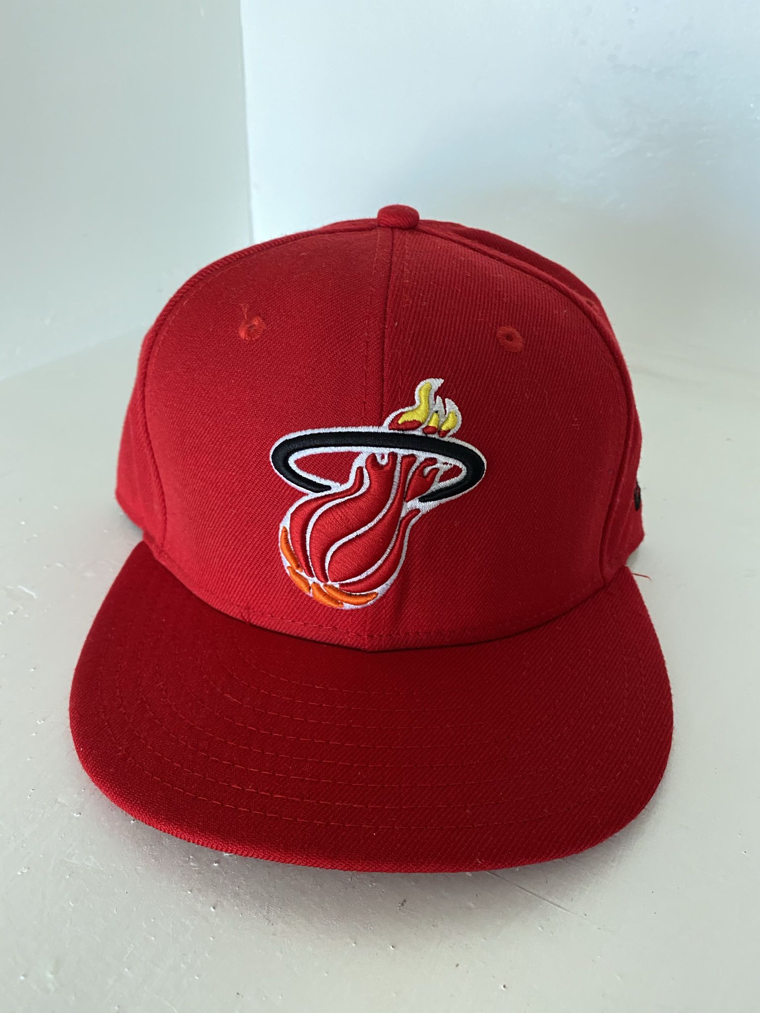New Era Miami Heat Fitted Cap! Size 7 1/2! 🔥🔥