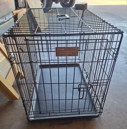 PET CRATE WITH TRAY AND CARRYING HANDLE