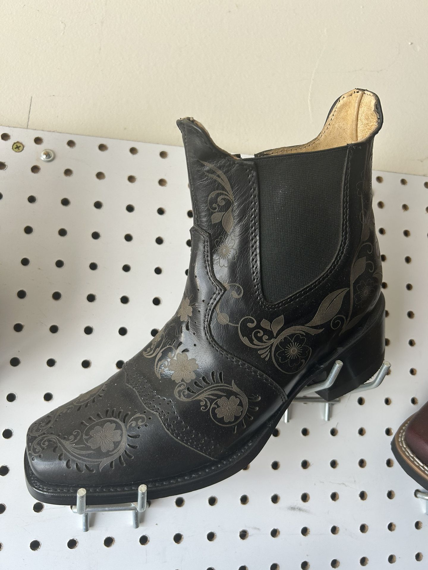 Female Boot 22