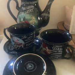 🥰The Official Unbirthday Tea Set , Alice In Wonderland 