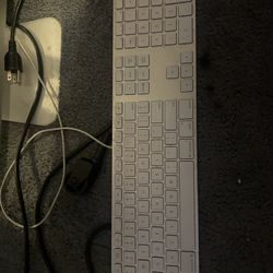 Apple Keyboard